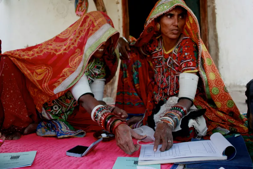 Women sign for payment with thumbprints in India. Shaina Shealy, 2016 CGAP Photo Contest.