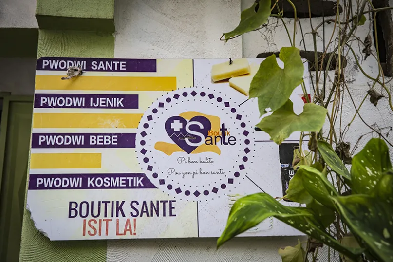 Une enseigne Boutik Santé à Jacmel, Haïti. Crédit photo : Fonkoze.