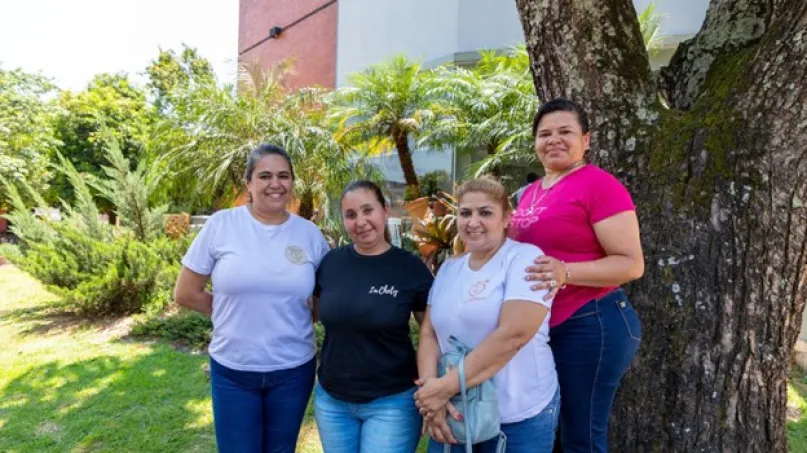 Group photo of women who are part of Mujeres Transformadoras 