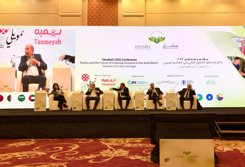 إختصاصيون يتناقشون خلال جلسة عن مستقبل شبكة سنابل ضمن مؤتمرها السنوي في نوفمبر/تشرين الثاني 2022 تحت عنوان "واقع ومستقبل الشمول المالي في العالم العربي".
