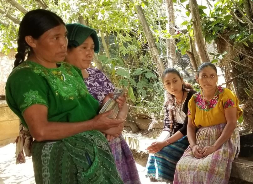 Clientas de microfinanzas en Guatemala. Foto: Raúl Gómez Velásquez S.