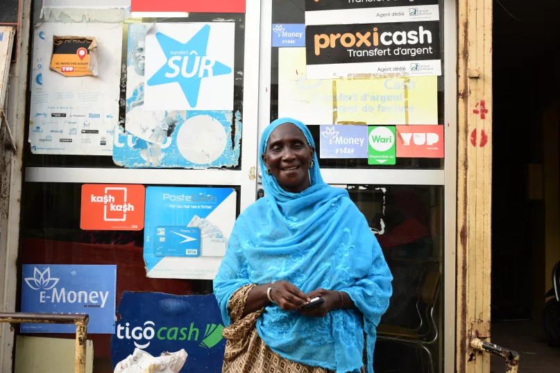 Inclusion financière dans la banlieue de Dakar, une aire de la ville délaissée par les banques traditionnelles. Crédit photo : Jean Marie Leosgho, concours photo du CGAP 2018.