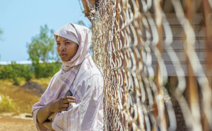 إمرأة شابة سودانية والتطلع إلى المستقبل، تصوير هشام فتحي، السودان. الجائزة الكبرى، مسابقة سيجاب للتصوير 2018 CGAP. 