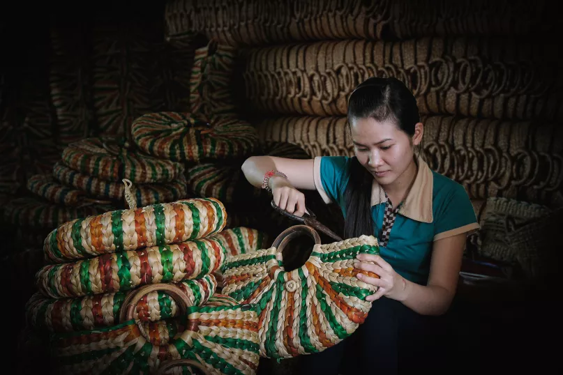 Making crafts for export in Vietnam. Photo credit: Ngoc Anh Bach, 2016 CGAP Photo Contest.