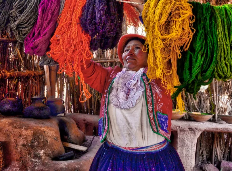 Mujer secando lanas. Por Peter Jacobson, Concurso de Fotografía CGAP 2016.