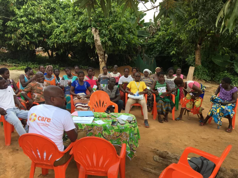 Réunion avec des Associations Villageoises d’Epargne et de Crédit. Crédit photo : Advans Côte d'Ivoire