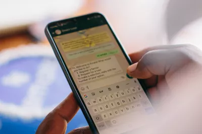 Emata utilise WhatsApp pour permettre aux agriculteurs de demander des prêts, soit via leur propre smartphone, soit (s'ils n'en ont pas) le téléphone de leur coopérative ou de leur agrégateur.