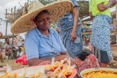 Vendeuse sur un marché au Togo. 