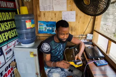 Agent de mobile money à Lagos, Nigeria. 