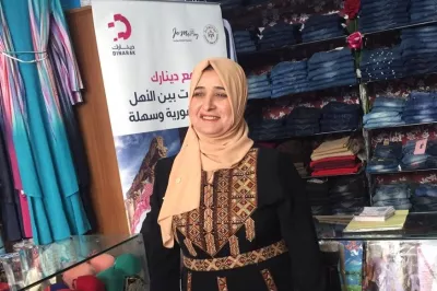 هناء، احدى وكيلات دينارك ضمن مشروع صندوق مشاريع المرأة العربية بالأردن.