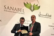 حسن فريد، المدير التنفيذي لجمعية رجال أعمال الدقهلية، مصر عند استلام جائزة سنابل لعام 2018. 