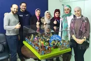 مشاركة المدراء الرئيسيين في تكريم أحد تصميمات الموظفين الابداعية. شركة صندوق المرأة للتمويل الأصغر، الأردن. 