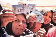 نساء مصريات ببطاقات التحويلات النقدية. البنك الدولي 2019.