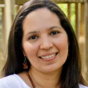 Tania Beatriz Montoya de Amaya, Abogada y Notaria